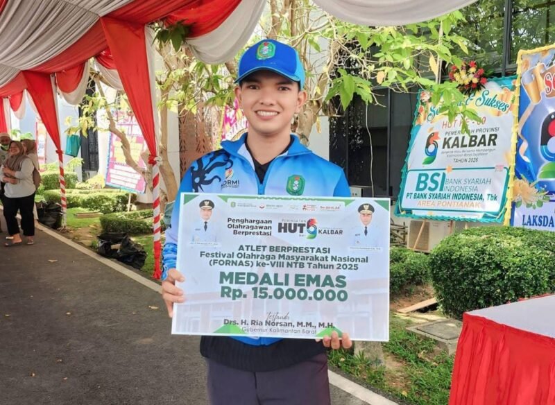 Ket: Jakaria setelah mendapatkan penghargaan dari Gubernur Kalimantan Barat (28/01/2026).